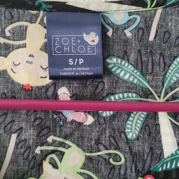 Zoe & Chloe Printed Scrub Top s/p - Picture 3 of 5